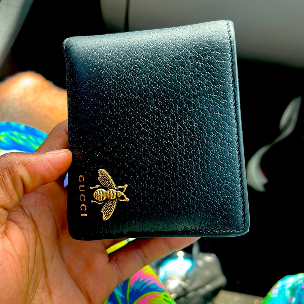 Gucci wallet no damage